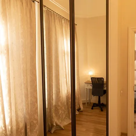 Elegant In Historical Centre & Free Locked Parking Appartement
