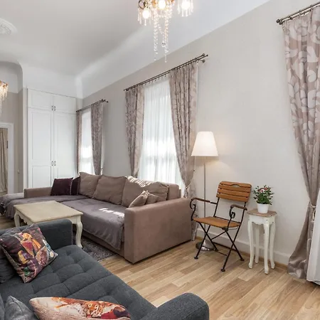 Elegant In Historical Centre & Free Locked Parking Apartman *