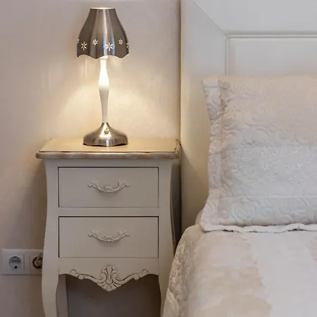Elegant In Historical Centre & Free Locked Parking